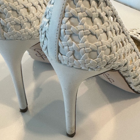 Size 10 4” white open weave d’Orsay pump - Picture 4 of 6